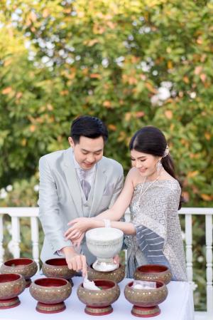 ชุดไทยเจ้าสาว ชุดไทยจักรพรรดิ์ เช่าที่แบมบี้ เวดดิ้ง ห้วยขวาง